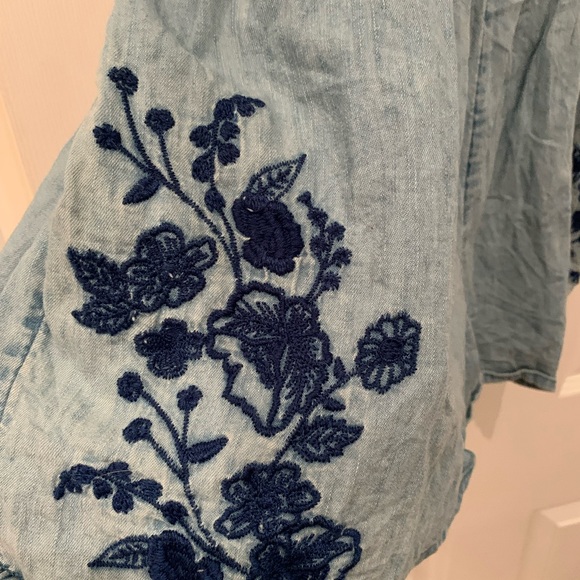 Denim Romper w Embroidery detail - Picture 3 of 4